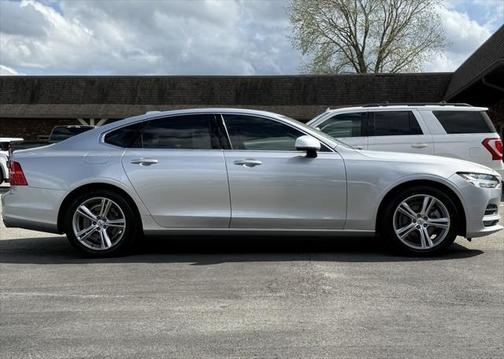 2017 Volvo S90 T5 Momentum