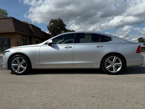 2017 Volvo S90 T5 Momentum