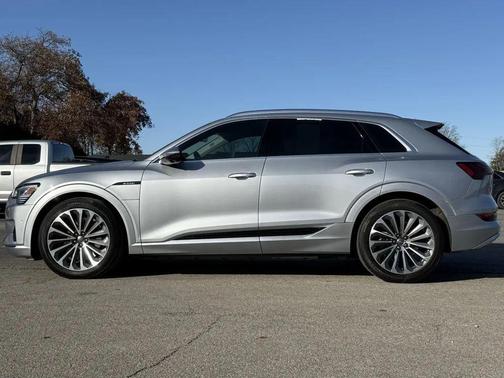 2019 Audi e-tron Premium Plus