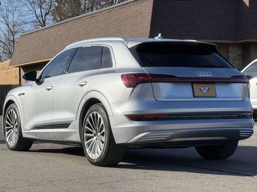 2019 Audi e-tron Premium Plus