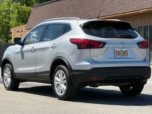 Brilliant Silver 2018 Nissan Rogue Sport SV