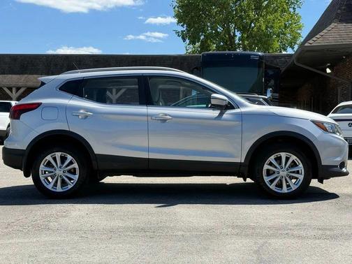 Brilliant Silver 2018 Nissan Rogue Sport SV