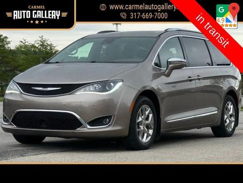 Molten Silver 2017 Chrysler Pacifica Limited