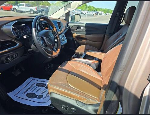Molten Silver 2017 Chrysler Pacifica Limited