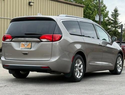 Molten Silver 2017 Chrysler Pacifica Limited