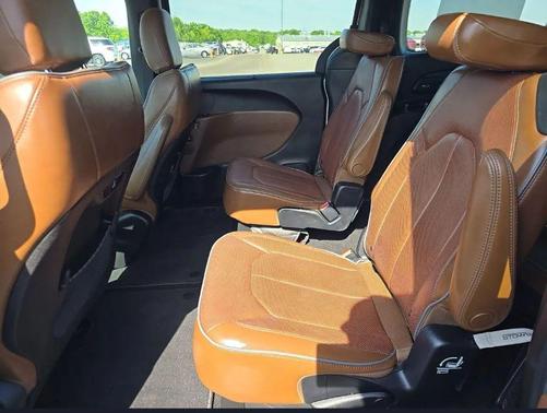 Molten Silver 2017 Chrysler Pacifica Limited
