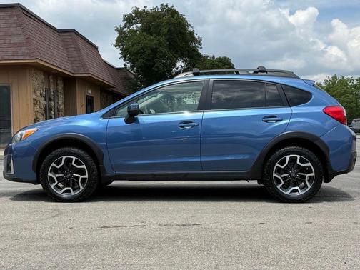 Quartz Blue Pearl 2017 Subaru Crosstrek 2.0i Limited