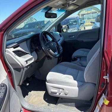 Salsa Red Pearl 2017 Toyota Sienna LE