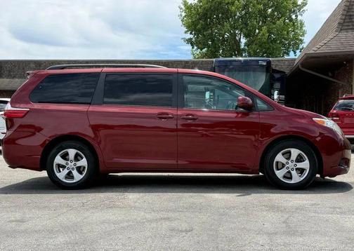 Salsa Red Pearl 2017 Toyota Sienna LE