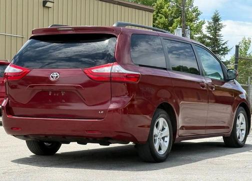 Salsa Red Pearl 2017 Toyota Sienna LE