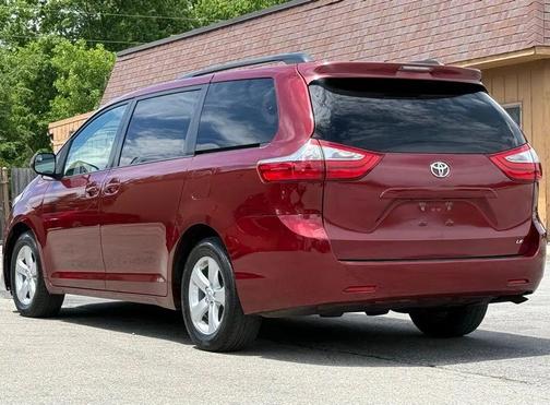 Salsa Red Pearl 2017 Toyota Sienna LE