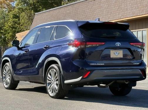 2022 Toyota Highlander Hybrid Limited