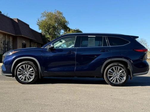 2022 Toyota Highlander Hybrid Limited