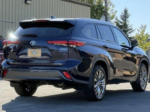 2022 Toyota Highlander Hybrid Limited