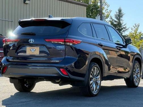2022 Toyota Highlander Hybrid Limited