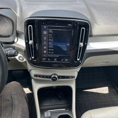 2021 Volvo XC40 T5 Momentum