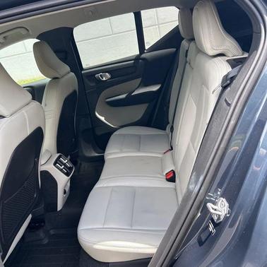 2021 Volvo XC40 T5 Momentum