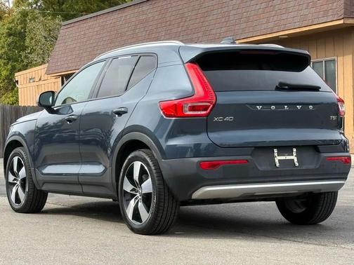 2021 Volvo XC40 T5 Momentum