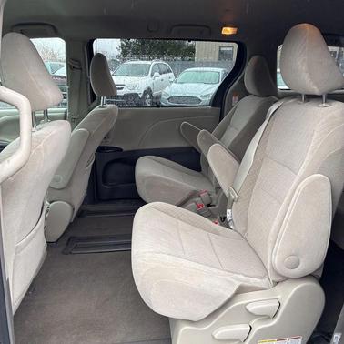 2017 Toyota Sienna LE