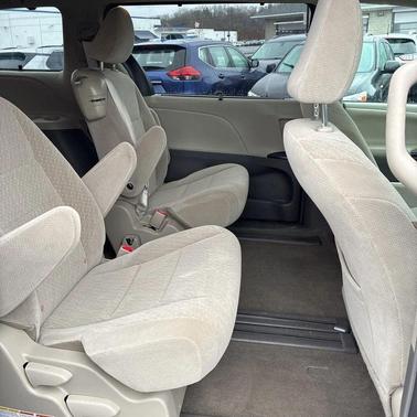2017 Toyota Sienna LE