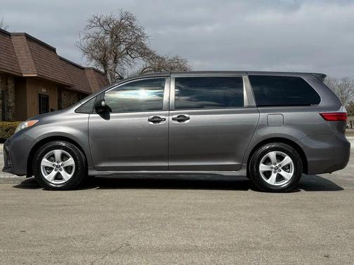2019 Toyota Sienna SE