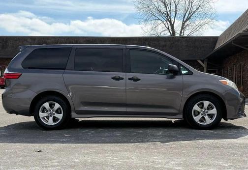 2019 Toyota Sienna SE
