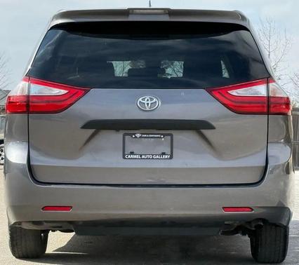 2019 Toyota Sienna SE