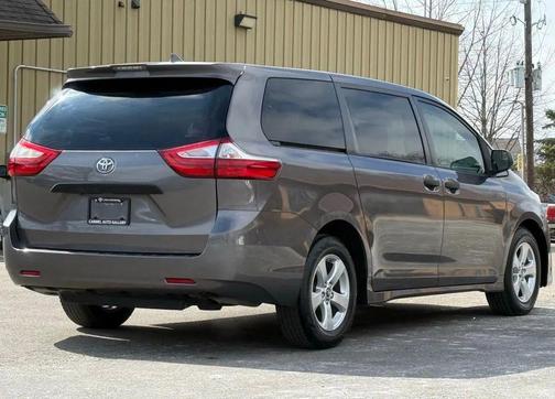 2019 Toyota Sienna SE