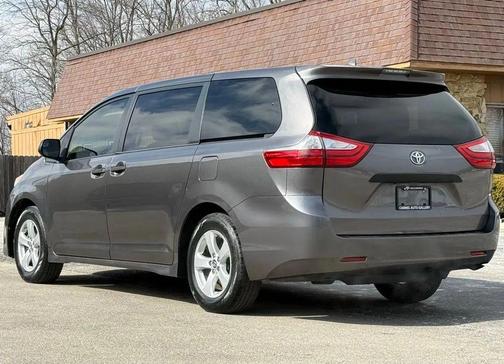 2019 Toyota Sienna SE
