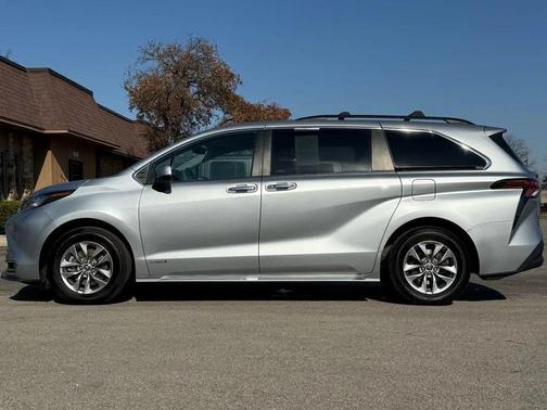 2021 Toyota Sienna XLE 7 Passenger
