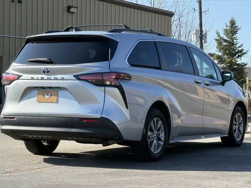 2021 Toyota Sienna XLE 7 Passenger