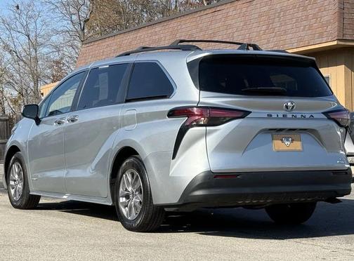 2021 Toyota Sienna XLE 7 Passenger