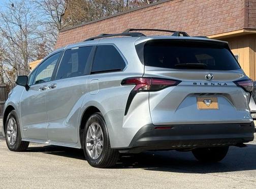 2021 Toyota Sienna XLE 7 Passenger