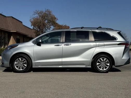 2021 Toyota Sienna XLE 7 Passenger