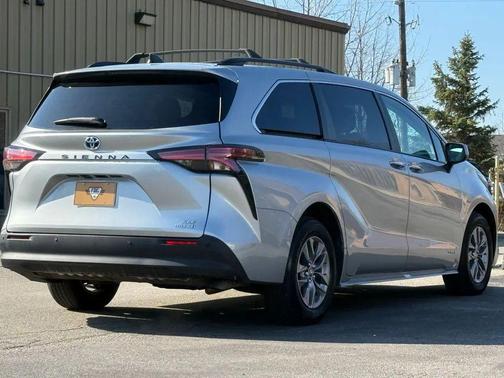 2021 Toyota Sienna XLE 7 Passenger