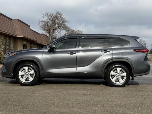 2020 Toyota Highlander LE