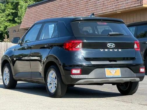 2022 Hyundai VENUE SE