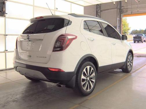 Summit White 2018 Buick Encore Preferred II