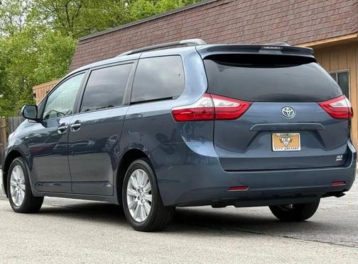 Shoreline Blue Pearl 2017 Toyota Sienna XLE