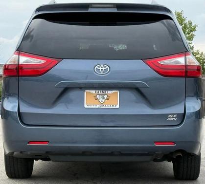 Shoreline Blue Pearl 2017 Toyota Sienna XLE