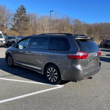 2020 Toyota Sienna XLE