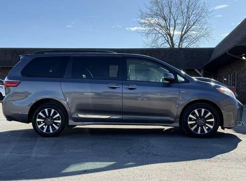 2020 Toyota Sienna XLE