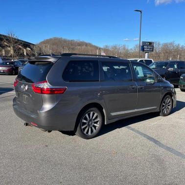 2020 Toyota Sienna XLE
