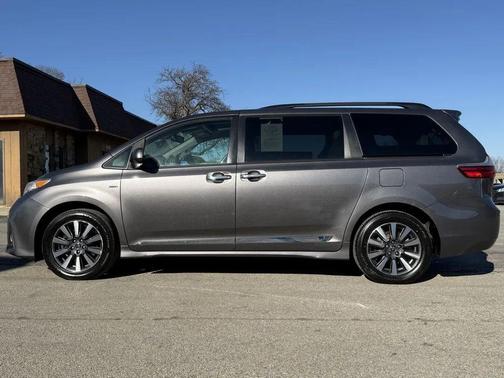 2020 Toyota Sienna XLE
