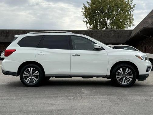2018 Nissan Pathfinder SV