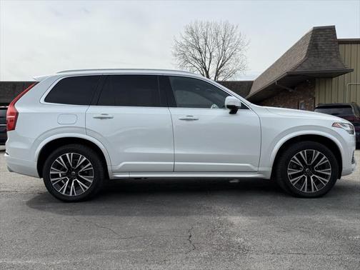 2020 Volvo XC90 T6 Momentum