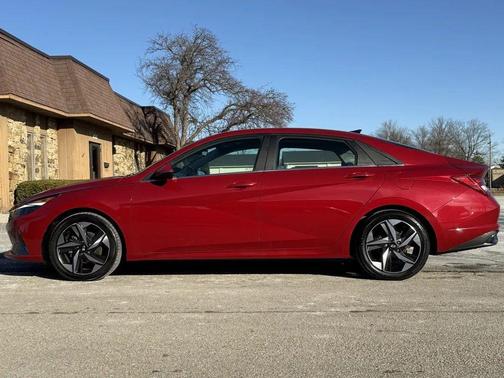 2021 Hyundai ELANTRA SEL