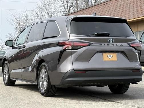 2021 Toyota Sienna LE