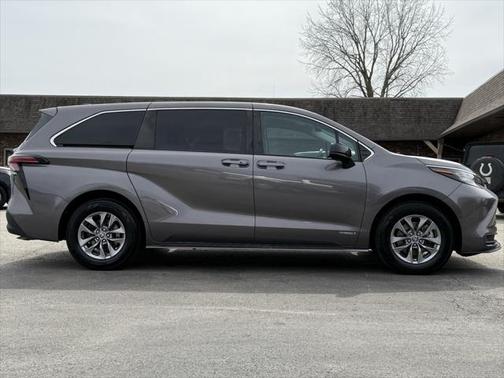 2021 Toyota Sienna LE