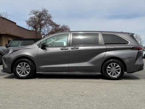 2021 Toyota Sienna LE